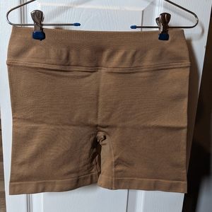 Seamless Crop Shop Boutique short